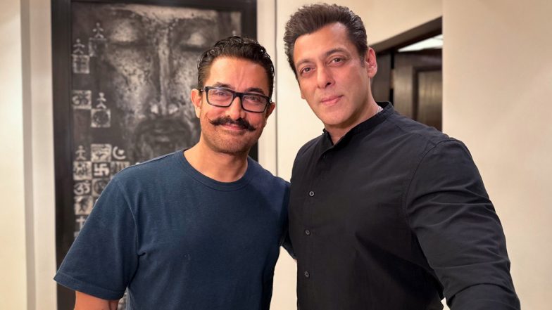 Salman Khan and Aamir Khan Come Together for an Epic Click to Wish Fans 'Chand Mubarak' on Eid 2023 (View Pic)