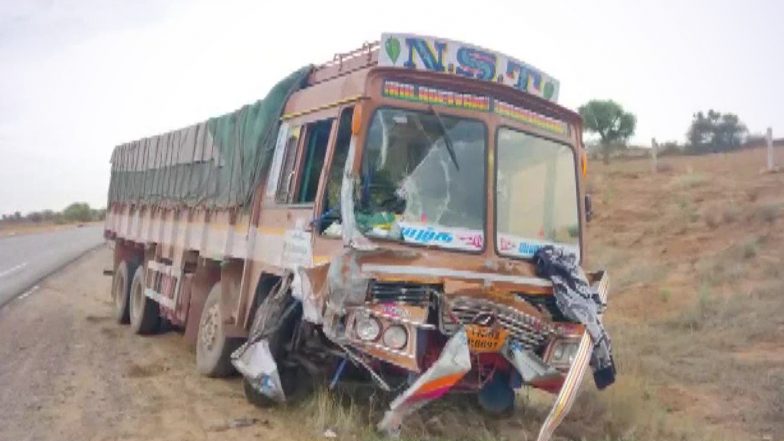 Snake Inside Truck Video: Lorry Overturns After Driver Spots Snake Near Gear Lever in Kerala's Kottayam, Driver Sustains Minor Injuries