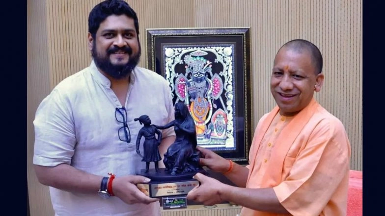 Uttar Pradesh CM Yogi Adityanath Presents Om Raut with Shivaji Maharaj and Rajmata Jijau Statue