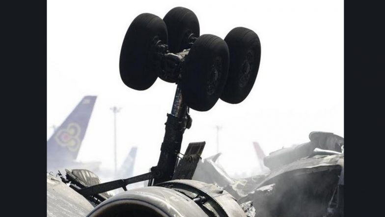 US Plane Crash Video: Six People Dead As Aircraft Crashes Into Field and Bursts Into Flames in California