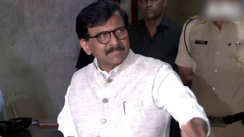 'Eknath Shinde Does Mujra in Delhi': Sanjay Raut Takes Dig at Maharashtra CM Over His Cabinet Expansion, Says Shinde's High Command Is in Delhi (Watch Video)