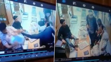 Delhi: Armed Assailants Rob Jeweller of 2 kg Gold, Cash in Nangloi Area (Watch Video)