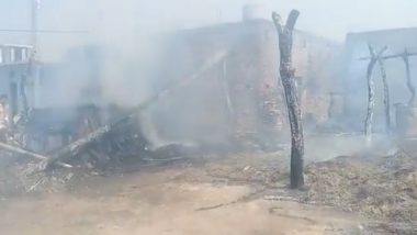 Uttar Pradesh Fire: Three Houses Gutted Into Flames As Cylinder Explodes in Lakhimpur, Video of Smoke Covering Area Goes Viral