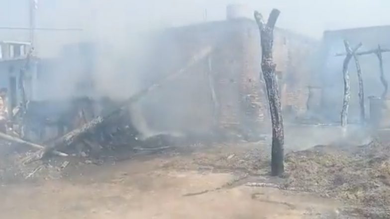 Uttar Pradesh Fire: Three Houses Gutted Into Flames As Cylinder Explodes in Lakhimpur, Video of Smoke Covering Area Goes Viral