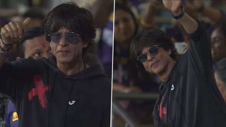 Shah Rukh Khan at Eden Gardens For KKR vs RCB! Pathaan Star Delights Crowd in Kolkata With His Presence For Kolkata Knight Riders' First Home Game of IPL 2023 (View Pics)