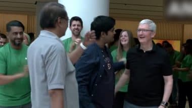 Apple Saket Store Opening in Delhi: Tim Cook Inaugurates Apple's Second Store in India, Meets With Customers (See Pics and Video)