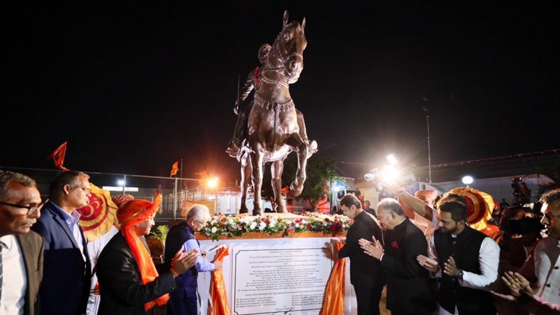 Maharashtra Deputy CM Devendra Fadnavis Unveils Statue of Maratha Warrior Chhatrapati Shivaji Maharaj in Mauritius (See Pics)