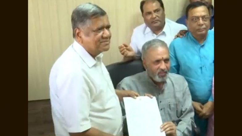 Karnataka Assembly Elections 2023: Jagadish Shettar Tenders Resignation As MLA to Speaker Vishweshwar Hegde Kesari (Watch Video)