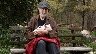 James Cromwell Recreates ‘Babe’ Movie Scene With the Rescue Piglet Named after the Film (Watch Video)