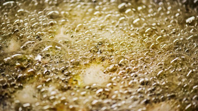 Andhra Pradesh Shocker: Student Injured as Lover Pours Boiling Oil on Her in Eluru; Accused Absconding