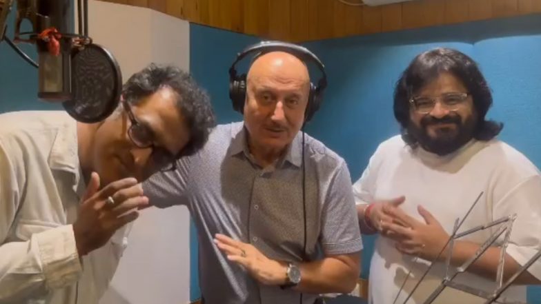 Anuapm Kher Turns Singer for Anurag Basu's Upcoming Film Metro in Dino, Shares Pics on Insta!