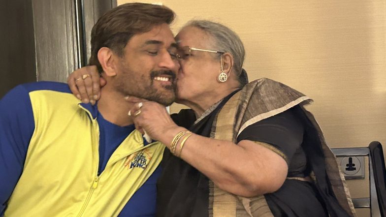 MS Dhoni Meets 88-Year-Old Fan, CSK Captain’s Heartwarming Gesture Goes Viral! (See Pics)