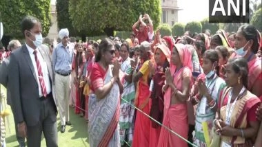 India News | President Murmu Meets Women Self-help Groups at Amrit Udyan