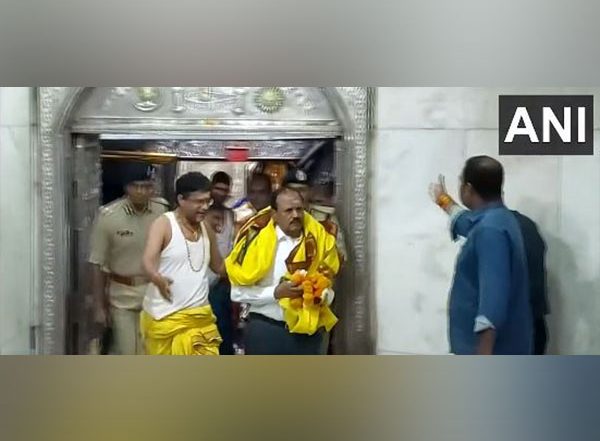 India News | NSA Ajit Doval Offers Prayers at Mahakaleshwar Temple in Madhya Pradesh's Ujjain