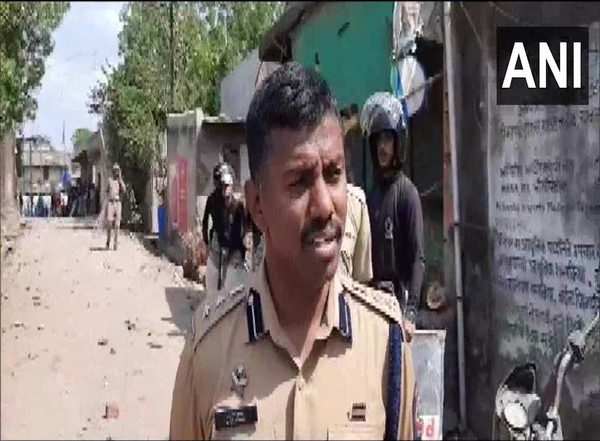 India News | Two Groups Clash in Maharashtra's Jalgaon After Statue Vandalised, 12 Detained