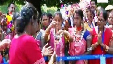 India News | Delhi: Women of Baiga Community Visit Amrit Udyan, Meet President Murmu