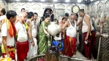 India News | MP: Bollywood Actress Raveena Tandon Offeres Prayers at Mahakaleshwar Temple in Ujjain