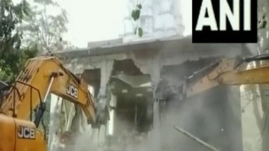 India News | MP: Indore Municipal Corporation Fills Stepwell at Temple Where 36 People Died Last Week After Its Floor Collapse; Demolishes Illegal Structure of Temple Too