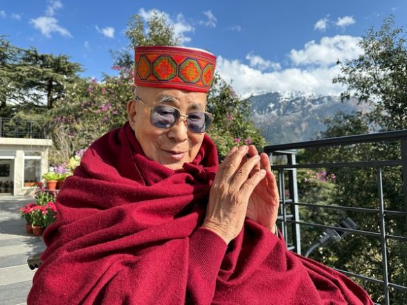 World News | Dalai Lama Picks Mongolia's Next Spiritual Leader, Tweaks China - Vimarsana News