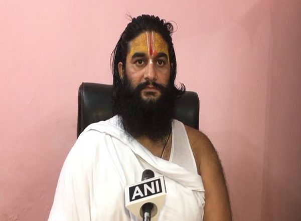 Ayodhya Priest Mahant Sanjay Das Invites Rahul Gandhi to Stay in Hanumangarhi Temple After Government Asked Congress Leader To Vacate His Delhi Bungalow