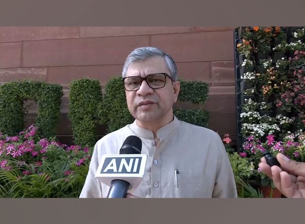 Bullet Train: Railways Minister Ashwini Vaishnaw Shares Status of Mumbai-Ahmedabad High Speed Rail Project in Parliament