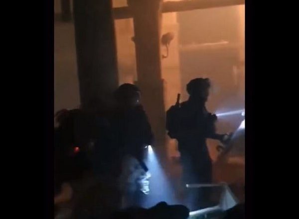 World News | Israeli Police Storm Al-Aqsa Mosque in Jerusalem, More Than 350 Arrested