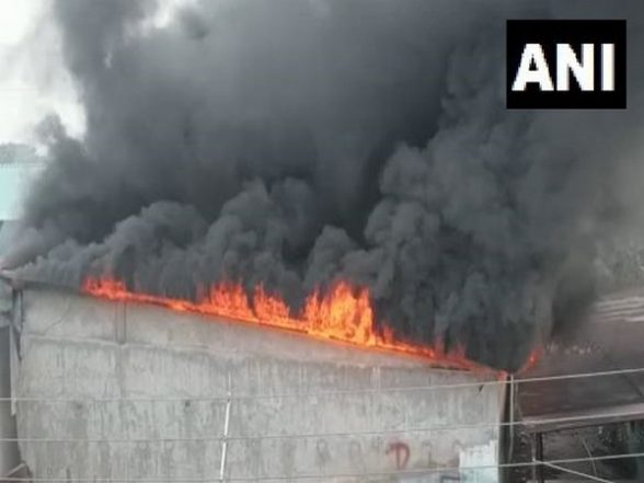 India News | West Bengal: Massive Fire Breaks out in Chemical Factory in Siliguri; Fire Tenders at Spot - Vimarsana News