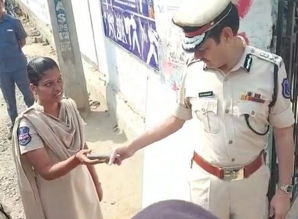 Telangana: Woman Constable Stops Police Commissioner From Entering Exam Hall With Mobile, Gets Rewarded