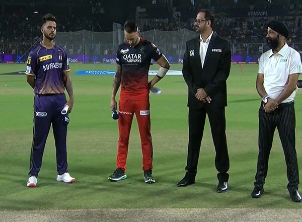 Sports News | IPL 2023: Royal Challengers Bangalore Win Toss, Chose to Field Against Kolkata Knight Riders