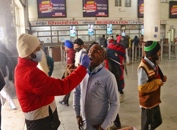 Delhi Reports 606 Fresh COVID-19 Cases in Past 24 Hours, Positivity Rate Raises to 16.98%