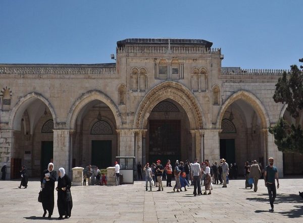 Al-Aqsa Mosque Attack: Israeli Forces Break Up Palestinian Worshippers in Jerusalem, Says Report