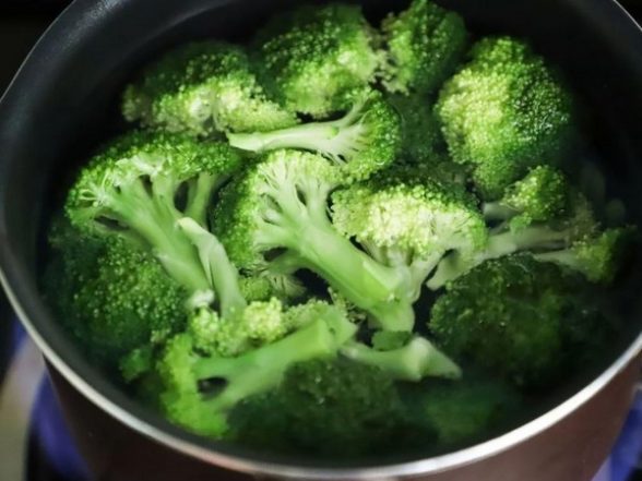 Science News | Researchers Find How Broccoli Consumption Reduces Risk of Diseases, Protects Gut Lining - Vimarsana News