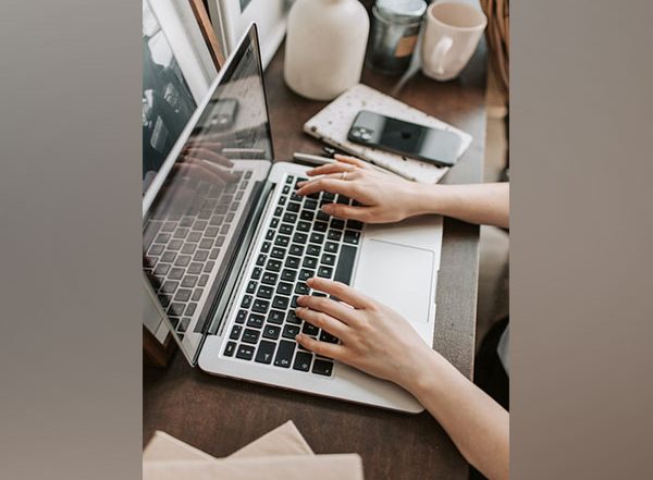 Lifestyle News | How Teens' Trust on Internet Information is Associated with Stress