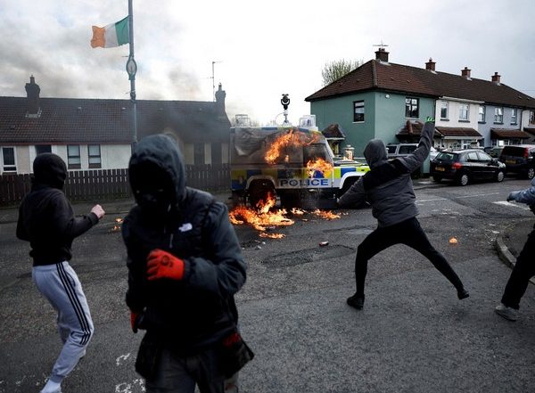 World News | Northern Ireland Police Attacked with Petrol Bombs on 25th Anniversary of Good Friday Deal