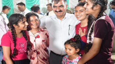 India News | CM Sukhwinder Singh Sukhu Meet Girl Child's, Click Photographs During His Visit to Home Constituency