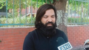 India News | As Arif Meets His Sarus Friend in Kanpur Zoo, It Cheerfully Tries to Come out of Cage