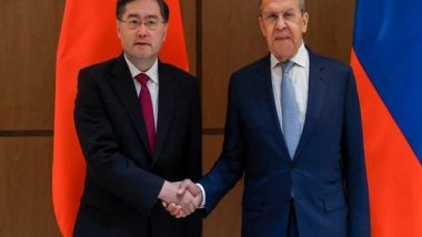 World News | Russian Foreign Minister Sergey Lavrov Holds Talks with Chinese Counterpart Qin Gang in Uzbekistan