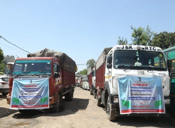 India News | Transforming Lives: J-K Govt's Truck Initiative Brings Hope, Relief to Nomadic Pastoralists in Their Biannual Migration