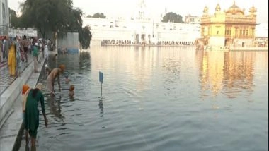 India News | Devotees Take Holy Dip in Golden Temple 'Sarovar' on Baisakhi