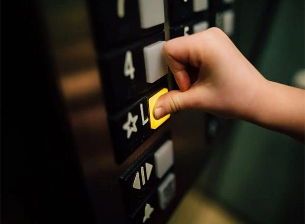 Business News | Hitachi, Nissan Harness Mini EV to Power Elevator for 15 Hours