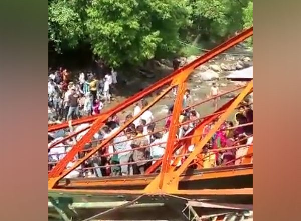 Jammu and Kashmir: Foot Over Bridge Collapses During Baisakhi Celebration in Udhampur, 62 People Injured (Watch Video)