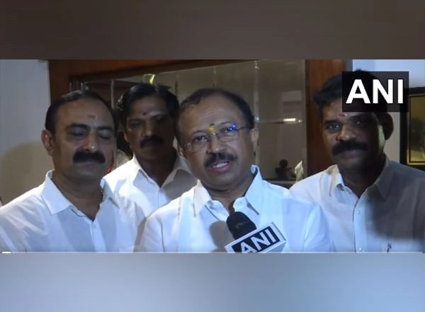 India News | Muraleedharan Lauds PM Modi for Kerala Getting Vande Bharat Train, Says SilverLine Project Has Become 'irrelevant'