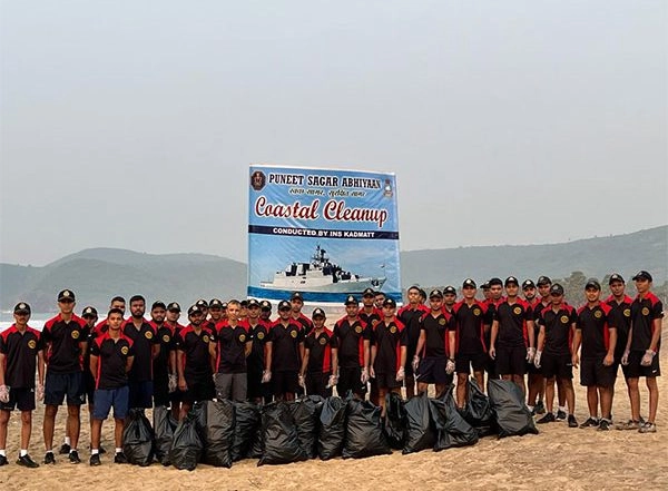 India News | Indian Navy Conducts Beach Clean-up Drive in Visakhapatnam