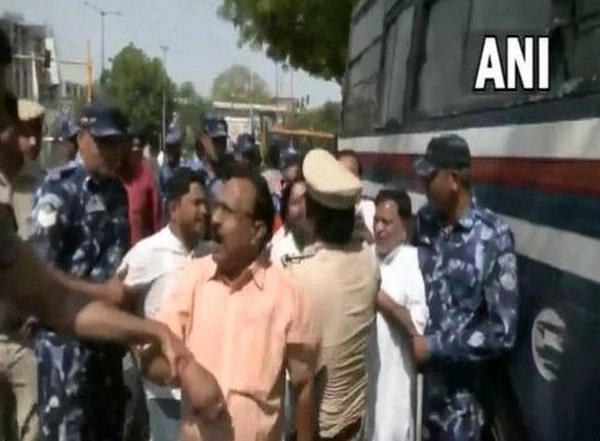 India News | AAP Workers Protesting in Support of Kejriwal Detained at Delhi's Kashmiri Gate