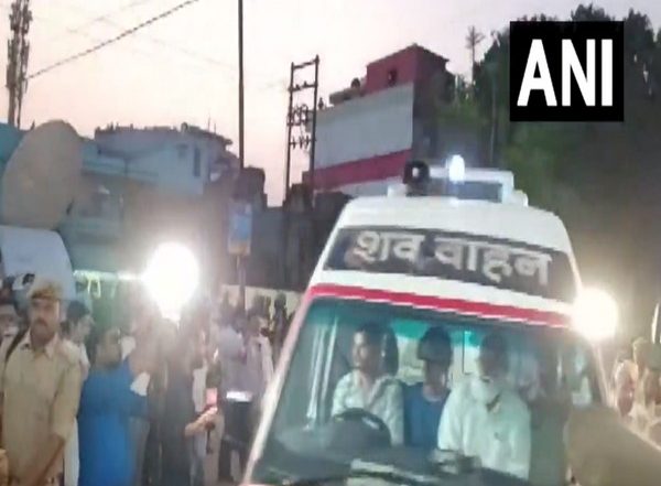 India News | UP: Bodies of Atiq Ahmed, Ashraf Brought to Burial Ground in Prayagraj