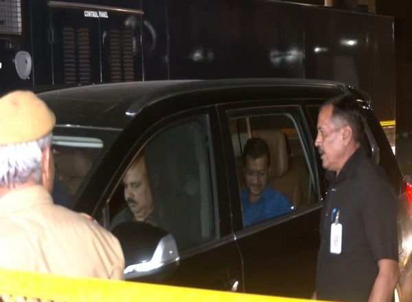 India News | Arvind Kejriwal Leaves CBI Office After Nine Hours of Questioning in Liquor Policy Case
