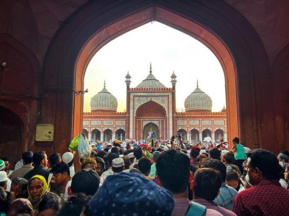 Lifestyle News | Dawat-E-Ishq! Visit Jama Masjid Area for Lip-smacking Foods During Ramzan - Vimarsana News