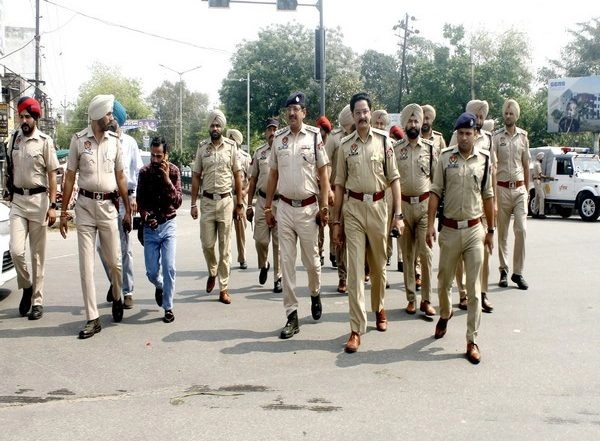 India News | Punjab Police Conducts Special Cordon, Search Op at Railway, Bus Stands Across State