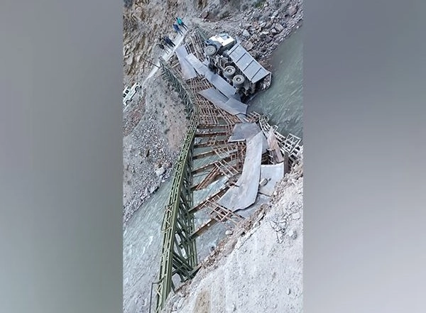 India News | Bridge in Uttarakhand's Chamoli Snaps, Truck Falls into River