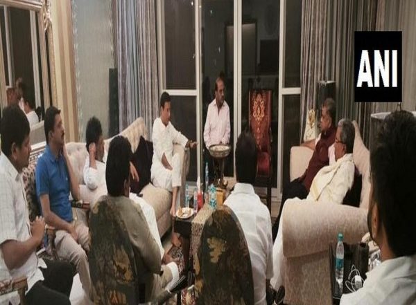 India News | Congress Leaders Surjewala, Siddaramaiah, DK Shivakumar Meet Ex BJP MLA Jagadish Shettar in Bengaluru